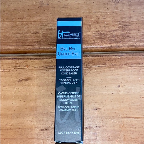 it cosmetics Other - It Cosmetics Supersized Bye Bye Undereye
